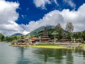 Paket Tour Bedugul Tanah Lot