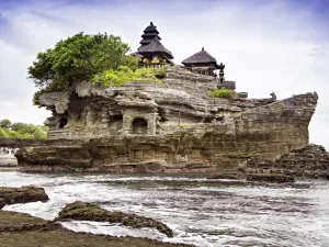 Wisata Searah Pura Tanah Lot