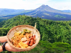 5 Makanan Tradisional Wajib Kamu Coba Saat Liburan di Bali