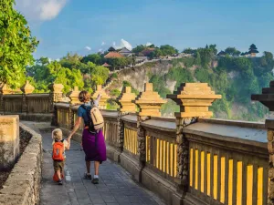 Dari Pantai Melasti ke Uluwatu Berapa Jam