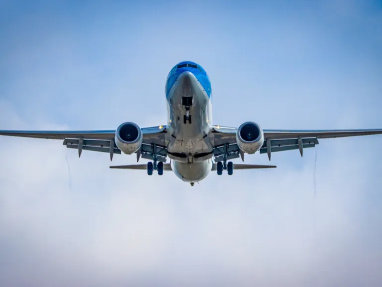 Jakarta ke Bali Berapa Jam Naik Pesawat