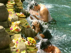 Paket Tour Melukat di Bali